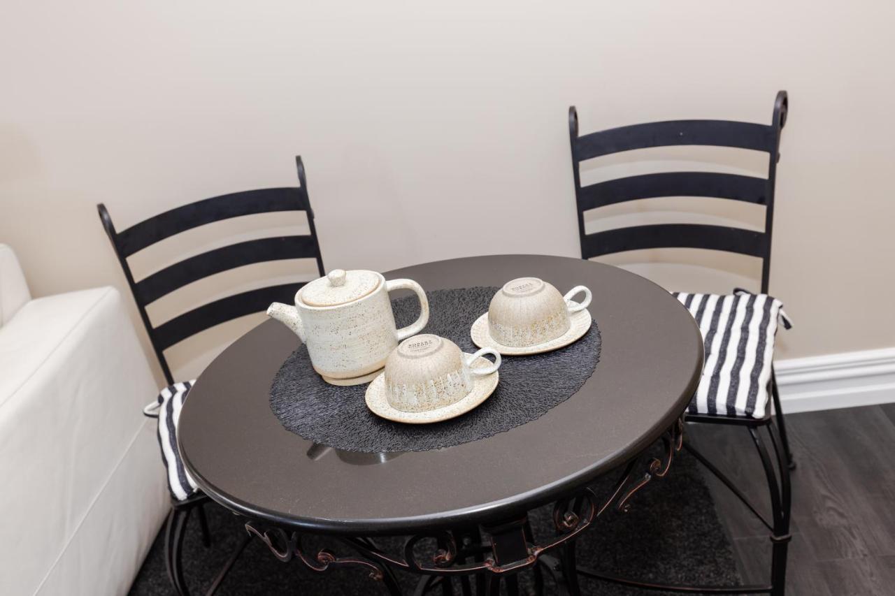 Sweet Magnolia 1 Or 2 Bedroom Suite St Kilda Cambridge With Complimentary Continental Breakfast Екстер'єр фото