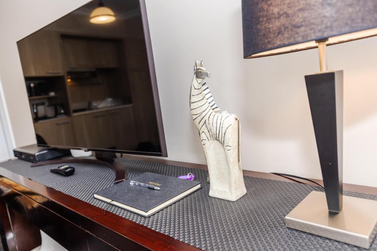 Sweet Magnolia 1 Or 2 Bedroom Suite St Kilda Cambridge With Complimentary Continental Breakfast Екстер'єр фото